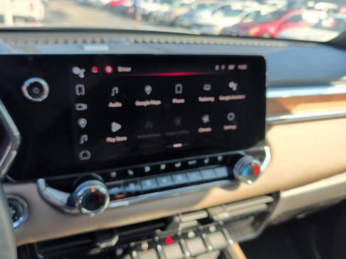 Used 2023 GMC Canyon Denali image 8