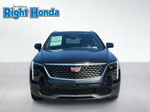 Used 2025 Cadillac XT4 Premium Luxury FWD image 5