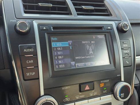 Used 2014 Toyota Camry SE FWD image 16