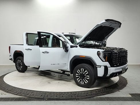 Used 2026 GMC Sierra 2500 Denali Ultimate image 9