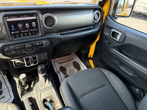 Used 2019 Jeep Wrangler Unlimited Sahara w/ Uconnect 4C Nav & Sound Group AWD/4WD image 24