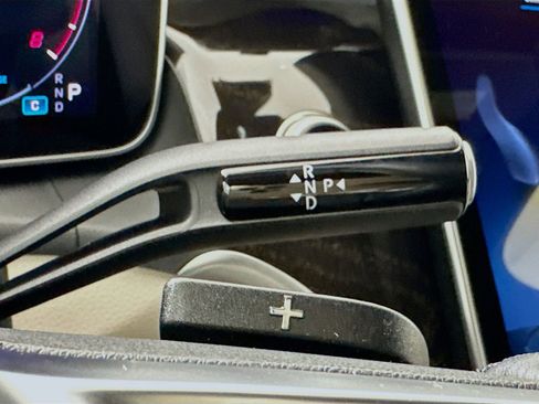 Used 2025 Mercedes-Benz GLC 300 4MATIC image 17