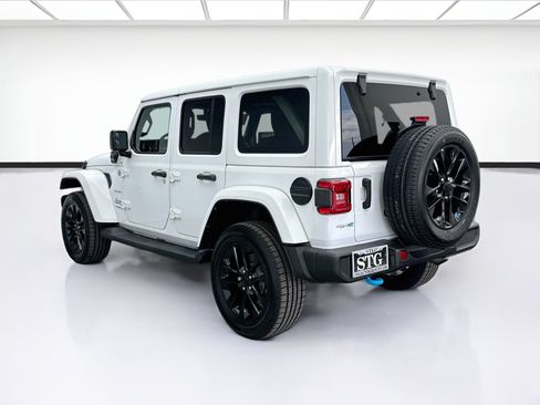 Used 2022 Jeep Wrangler Unlimited Sahara AWD/4WD image 6
