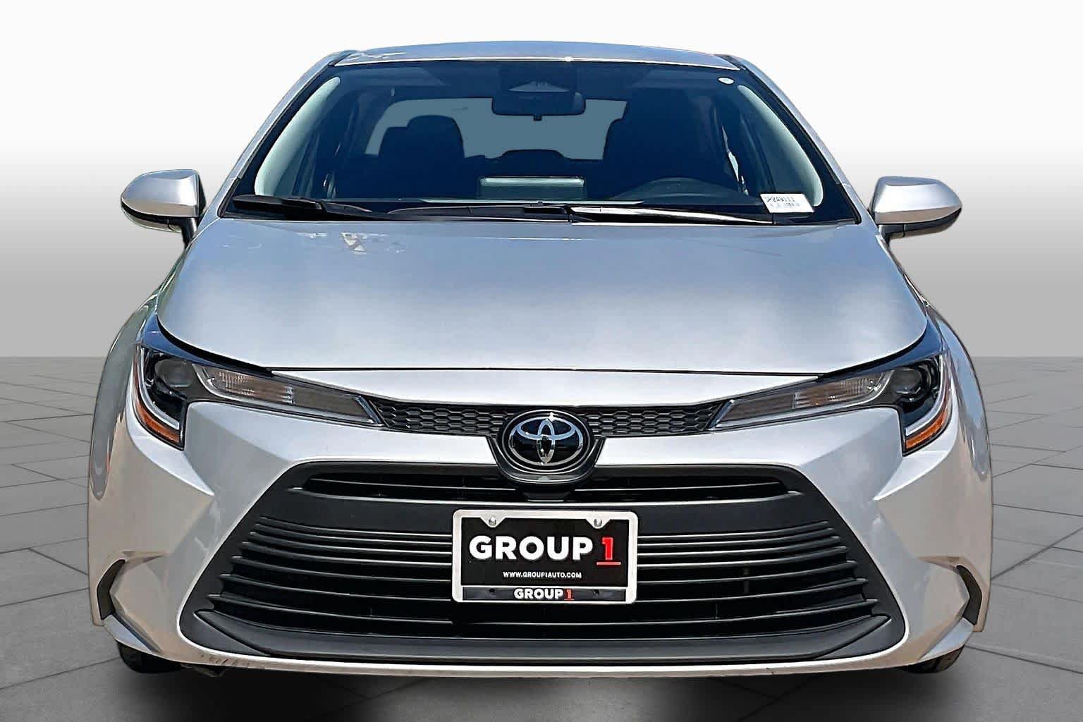 Used 2025 Toyota Corolla LE FWD image 4