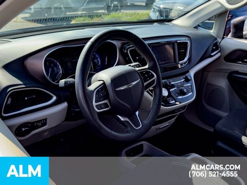 Used 2023 Chrysler Voyager LX FWD image 9