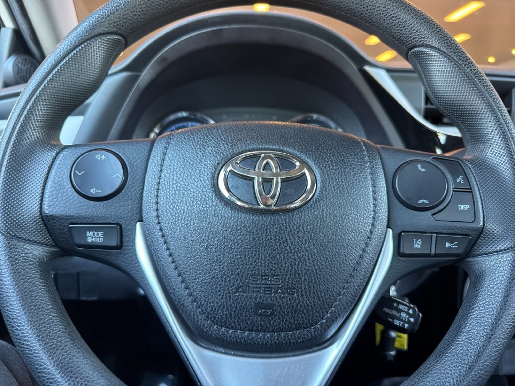 Used 2018 Toyota Corolla LE FWD image 26