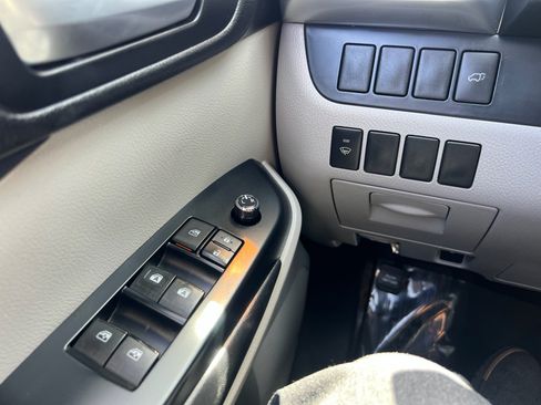 Used 2015 Toyota Highlander XLE FWD image 18
