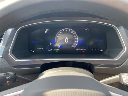 Used 2024 Volkswagen Tiguan SE R-Line image 17