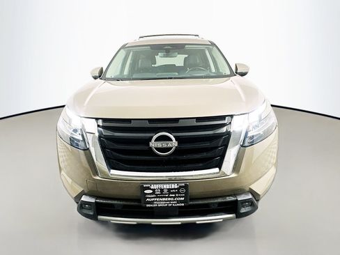 Used 2023 Nissan Pathfinder Platinum w/ Cargo Package AWD/4WD image 2