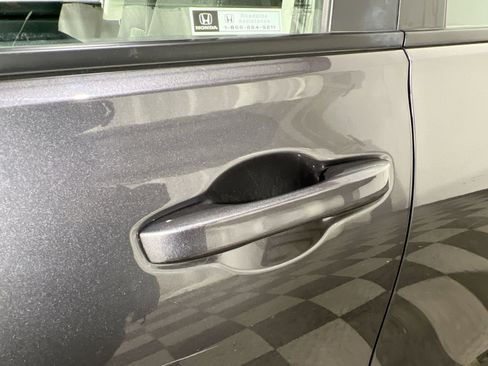 Used 2023 Honda HR-V LX image 11