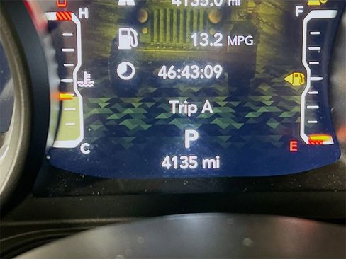 Used 2025 Jeep Gladiator Rubicon w/ Convenience Group image 12