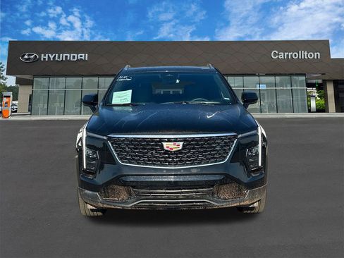 Used 2025 Cadillac XT4 Premium Luxury image 2