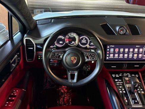 Used 2022 Porsche Cayenne Turbo AWD/4WD image 16