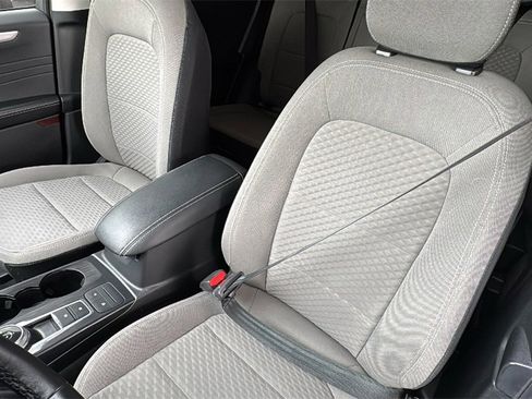 Certified 2022 Ford Escape SE w/ SE Sport Appearance Package image 22