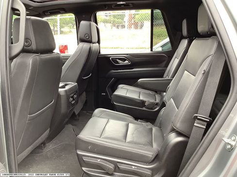 Used 2022 Chevrolet Tahoe Z71 w/ Luxury Package AWD/4WD image 12