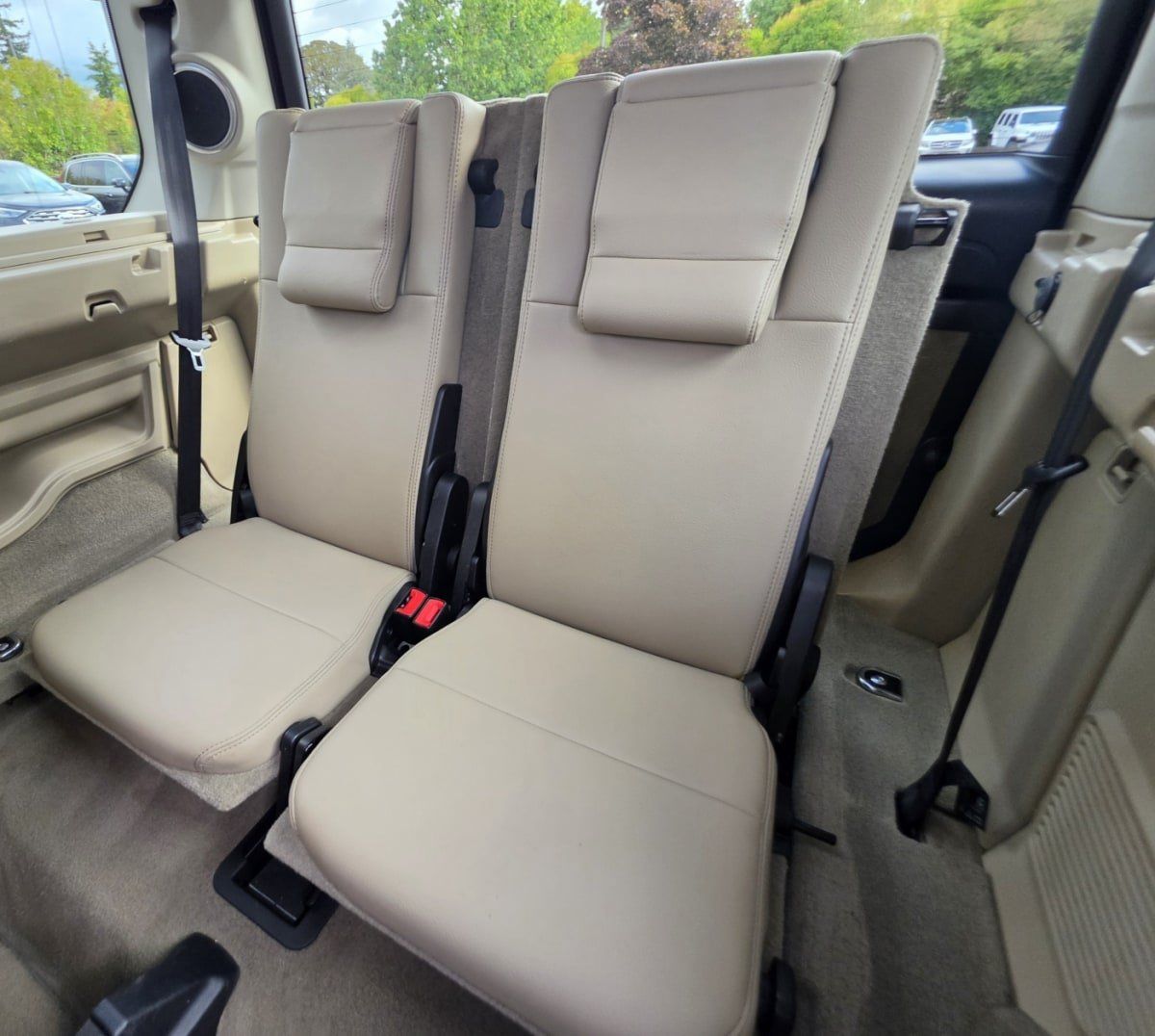 Used 2016 Land Rover LR4 HSE Silver Edition AWD/4WD image 14