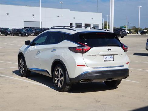 Used 2019 Nissan Murano SV image 3