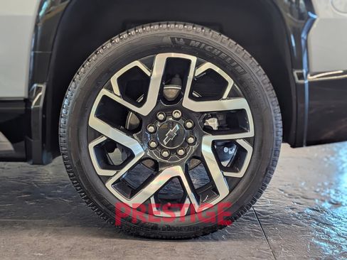 Used 2025 Chevrolet Silverado EV RST AWD/4WD image 15