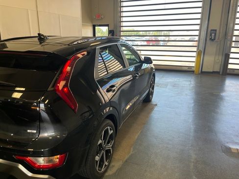 Used 2025 Kia Niro EX Touring FWD image 10