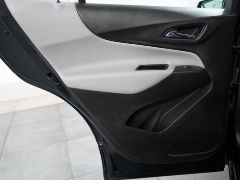 Used 2021 Chevrolet Equinox LS FWD image 15
