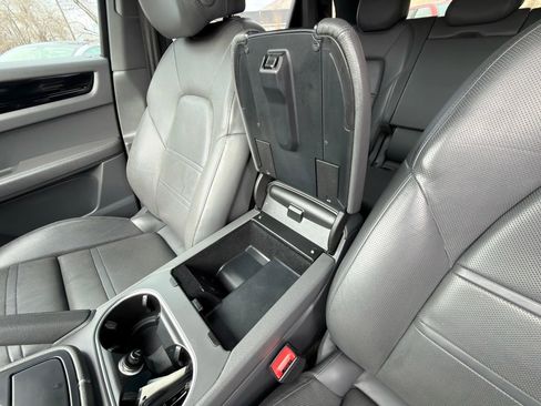 Used 2020 Porsche Cayenne image 22