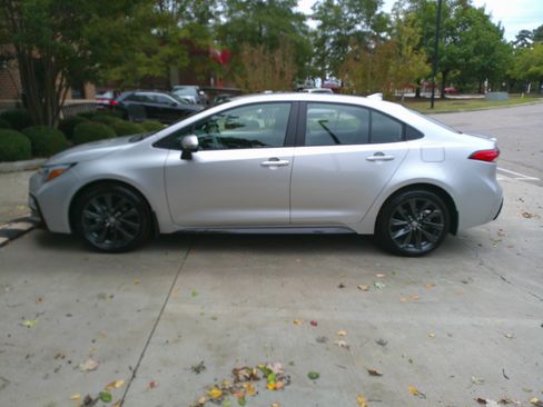 Used 2025 Toyota Corolla SE image 9