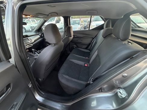 Used 2019 Nissan Kicks SV image 10