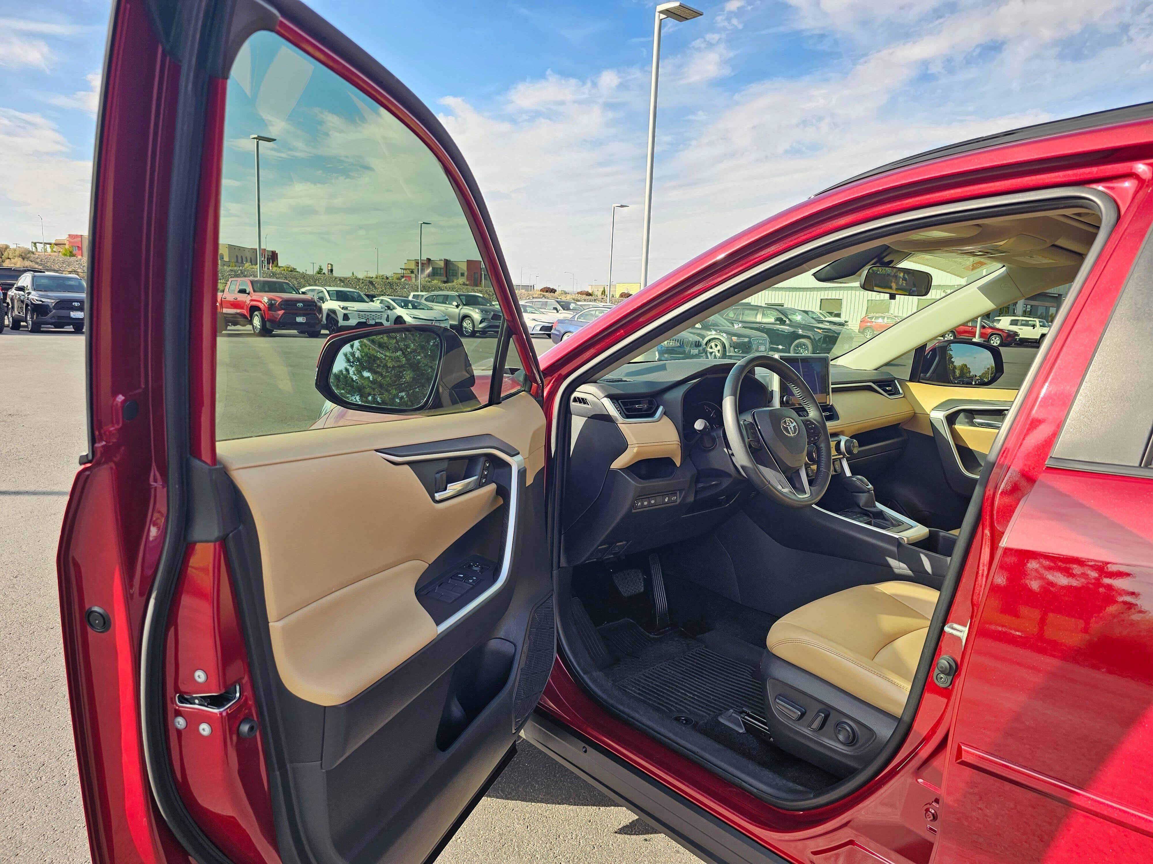Certified 2023 Toyota RAV4 XLE Premium AWD/4WD image 18