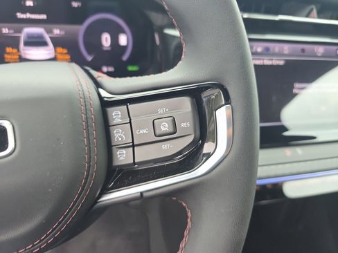 Used 2025 Jeep Wagoneer S Limited image 21