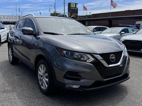 Used 2022 Nissan Rogue Sport SV w/ Technology Package image 3