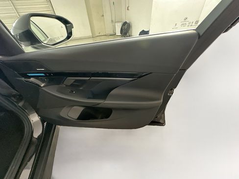 Used 2025 BMW 530i image 33