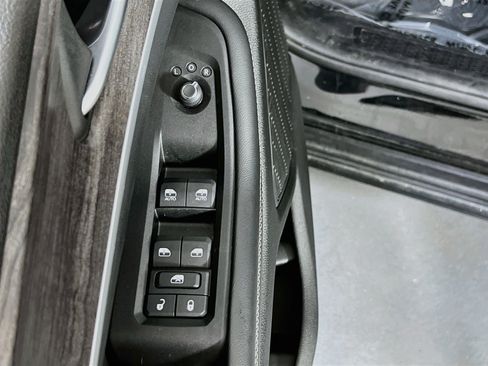 Used 2024 Jeep Grand Cherokee Limited w/ Black Appearance Package AWD/4WD image 18