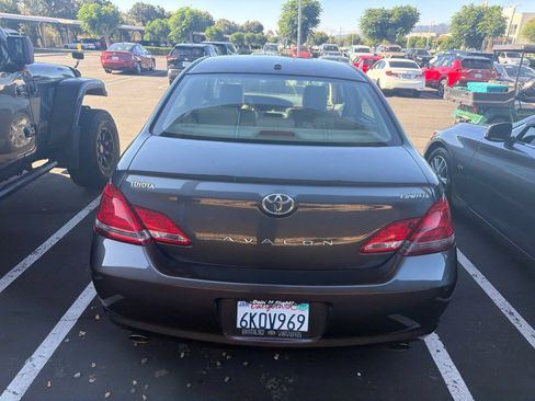 Used 2010 Toyota Avalon Limited FWD image 5