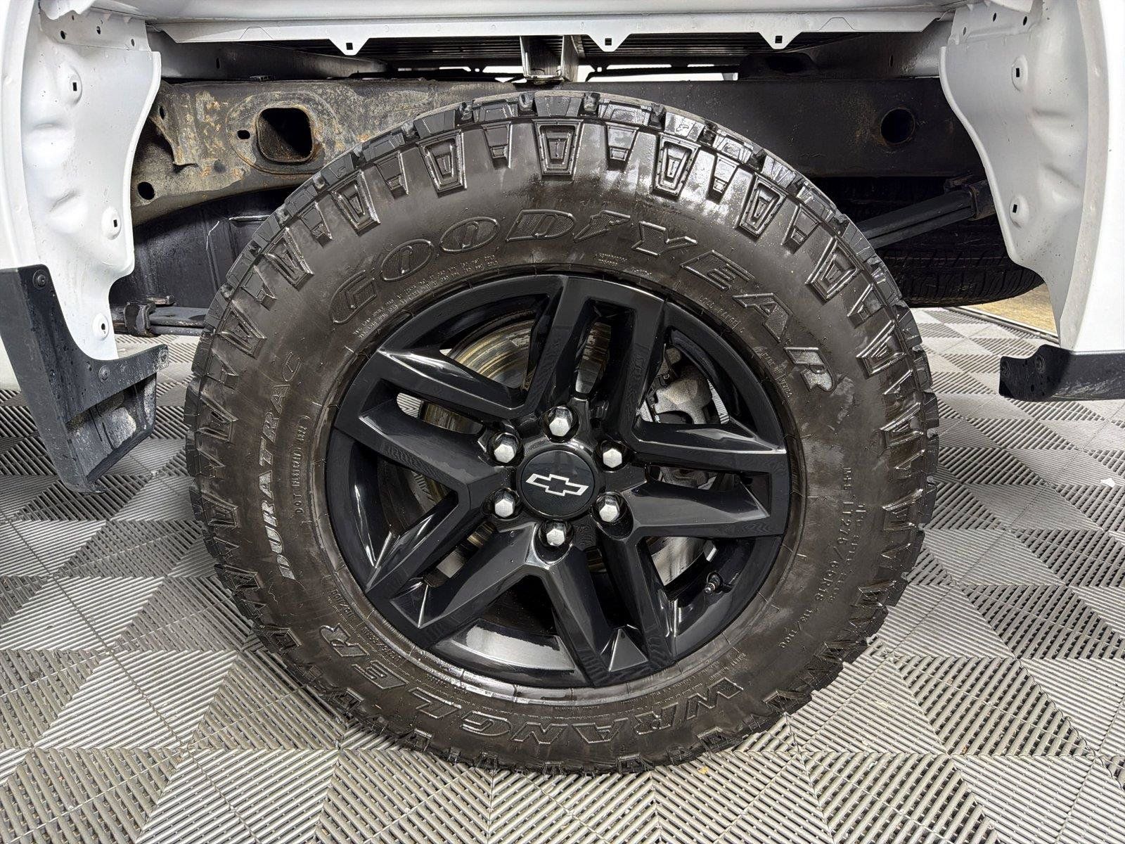 Used 2023 Chevrolet Silverado 1500 Custom Trail Boss w/ LPO, Dark Essentials Package AWD/4WD image 17