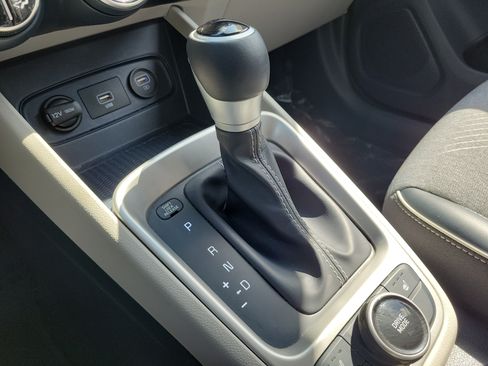 Used 2020 Hyundai Venue FWD image 29