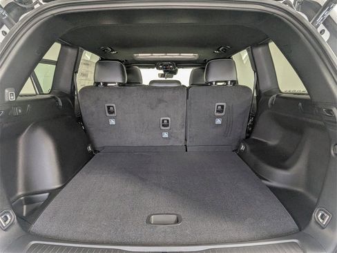 New 2025 Jeep Grand Cherokee Altitude image 28