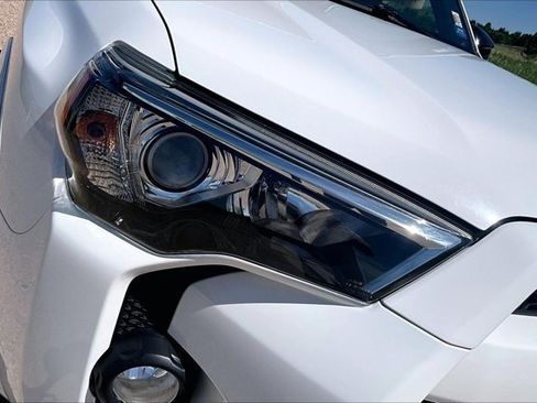 Used 2018 Toyota 4Runner SR5 AWD/4WD image 29