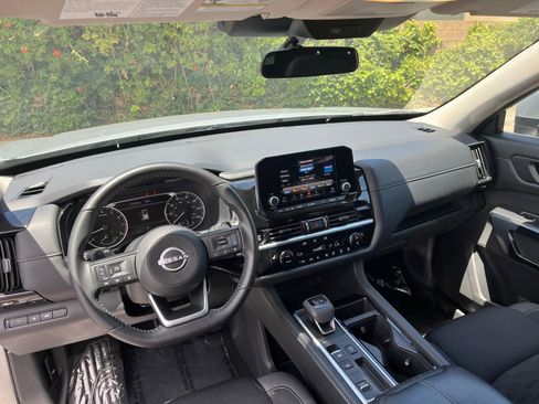 Used 2025 Nissan Pathfinder SV FWD image 36