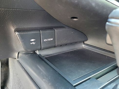 Used 2018 Toyota Camry LE image 19