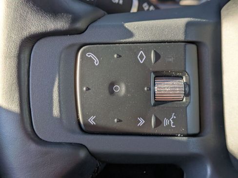 Used 2023 Land Rover Defender 130 X-Dynamic SE image 16