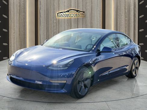 Used 2021 Tesla Model 3 Standard Range Plus image 4