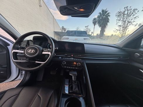 Used 2025 Hyundai Elantra Limited image 33