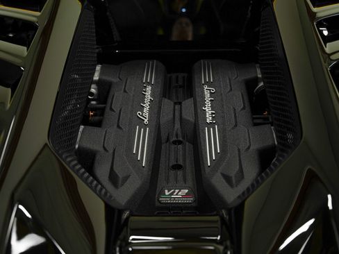 Used 2024 Lamborghini Revuelto AWD/4WD image 26