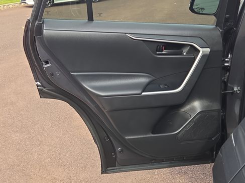 Used 2022 Toyota RAV4 LE image 21