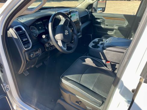 Used 2024 RAM 2500 Laramie AWD/4WD image 10