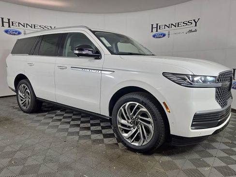 New 2025 Lincoln Navigator Reserve image 3