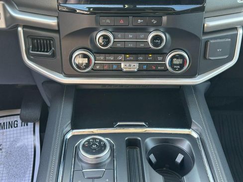 Used 2024 Ford Expedition Max XLT image 16