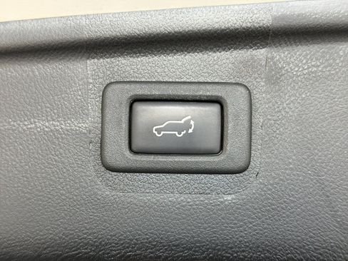 Used 2017 Subaru Outback 2.5i Limited AWD/4WD image 36