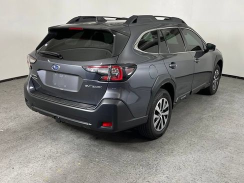 Used 2025 Subaru Outback Premium AWD/4WD image 3