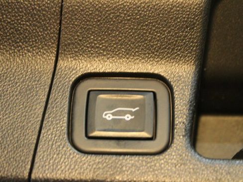 Used 2020 GMC Acadia SLE w/ GMC Pro Grade Package image 20